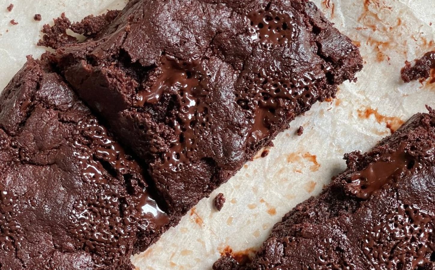 These Vegan Flourless Tahini Brownies Are Fudgy Perfection (And Gluten-Free!)