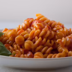Easy Creamy Vegan Tomato Vodka Pasta