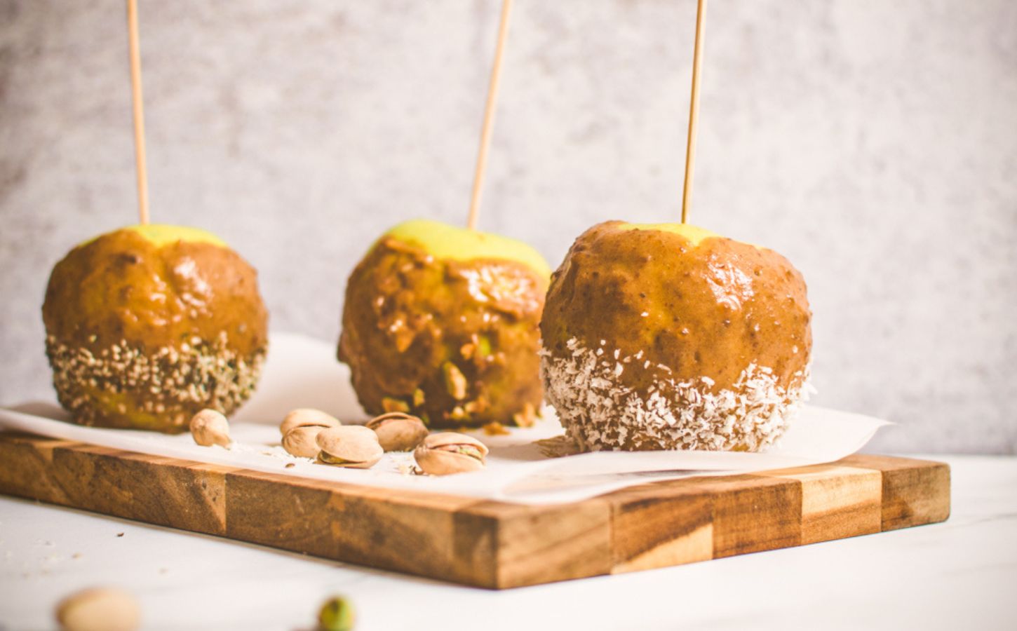 Make These Caramel Apples For Your Halloween Party
