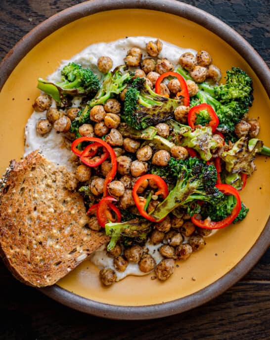 20-Minute Broccoli and Za’atar Chickpeas with Yogurt Sauce