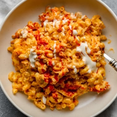 Vegan Buffalo Mac and Cheese