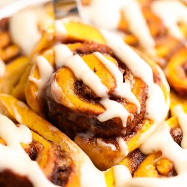 Vegan Pumpkin Cinnamon Rolls