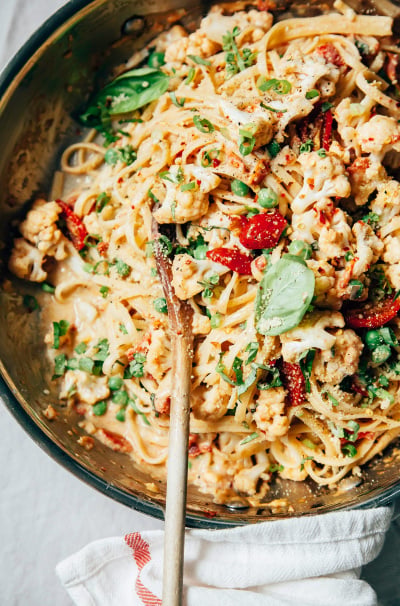 Creamy Cauliflower Pasta with Garlic & Roasted Tomatoes