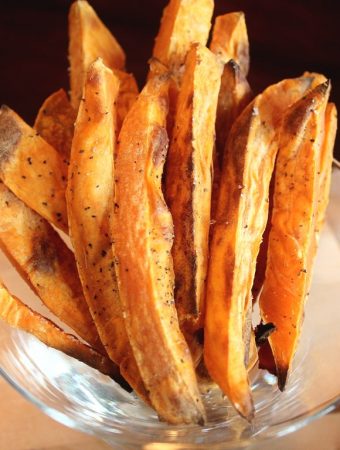 Crispy Sweet Potato Fries and Spicy Cream Sauce (Oil-free)