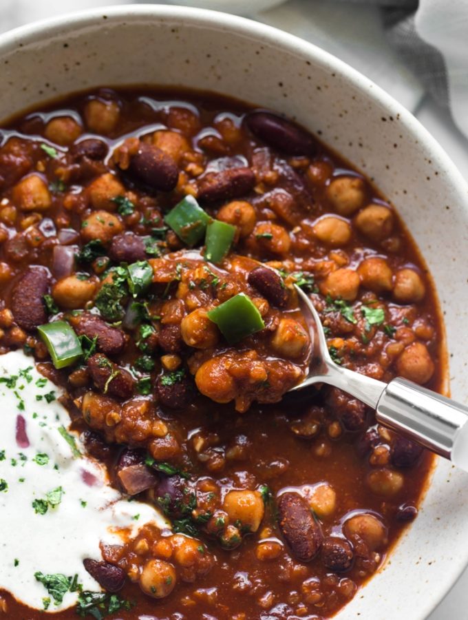 Hearty Vegan Chili (Oil-free)