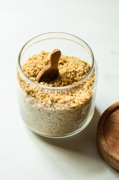 5-Minute Vegan Parmesan Sprinkle