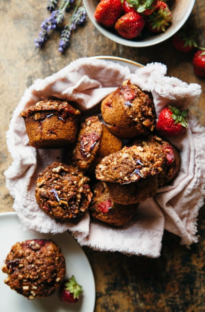 Vegan Strawberry Crumble Muffins