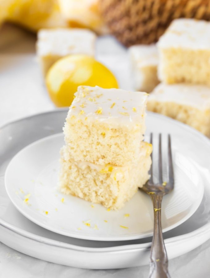 Easy Vegan Lemon Cake (6 Ingredients!)