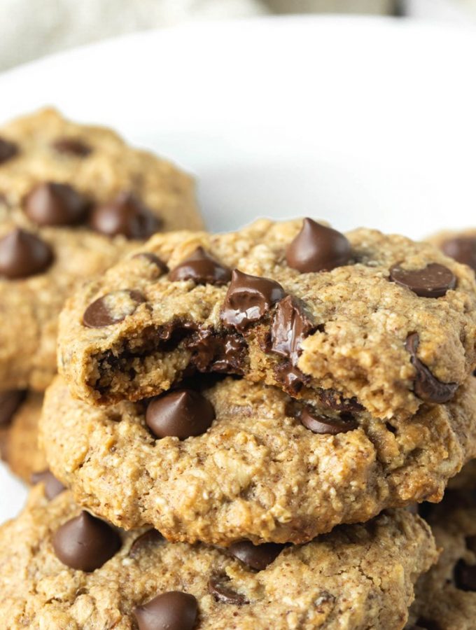 Vegan Oatmeal Chocolate Chip Cookies (Gluten-free)