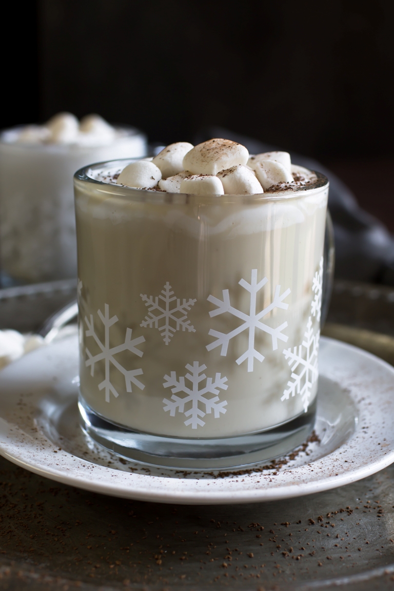 Vegan White Hot Chocolate (Just 5 Ingredients!)