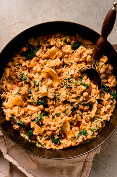 One-Pot Spinach Artichoke Orzo with Chickpeas (Vegan)