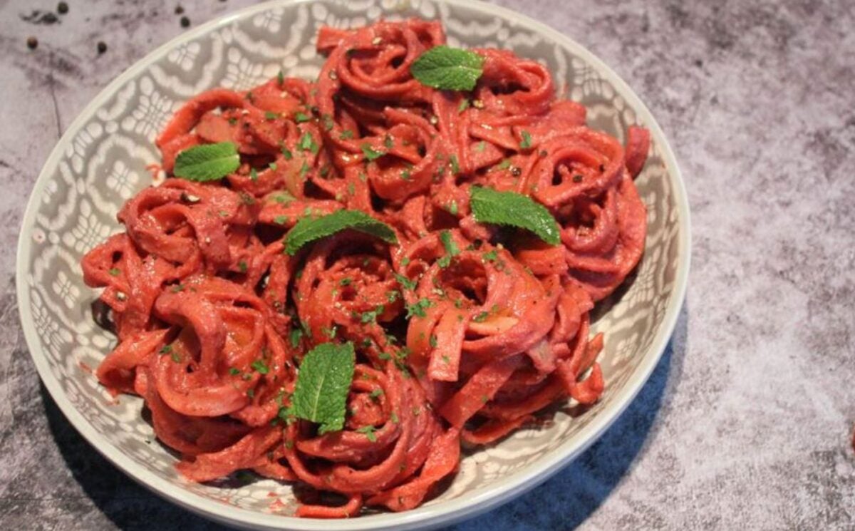 How To Make This 10-Minute Creamy Beetroot Pasta