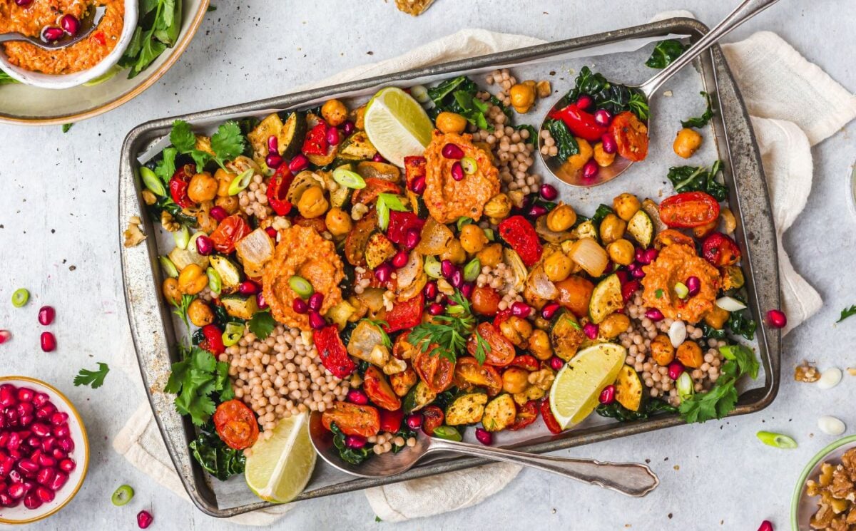 Easy Red Pepper Pesto Chickpea Traybake