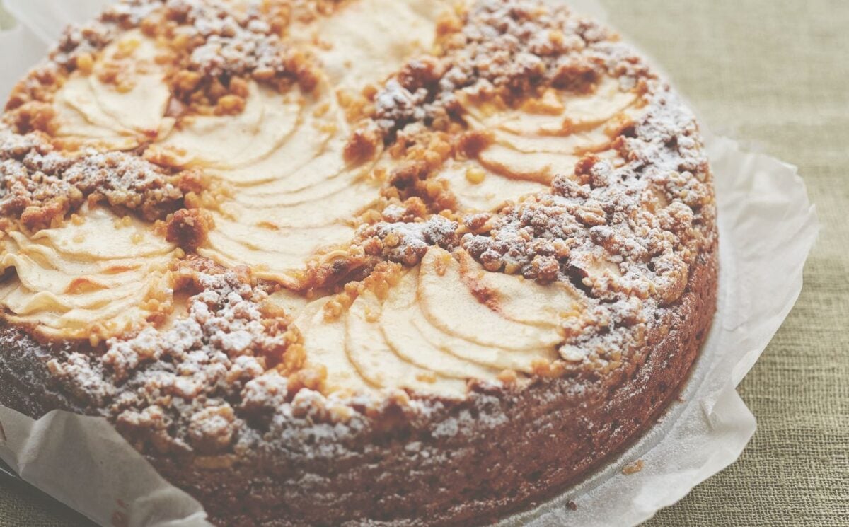 This Vegan Apple Cake Is Perfect For Easter Baking