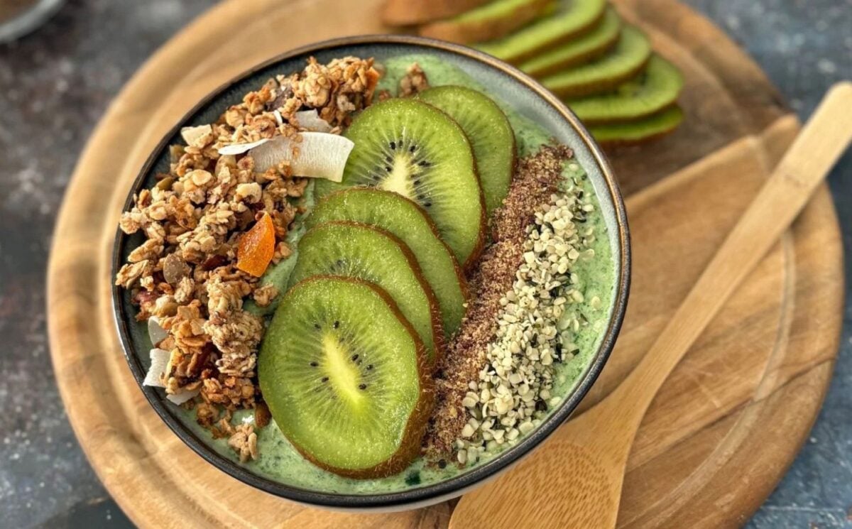 8 Vegan Smoothie Bowl Breakfasts