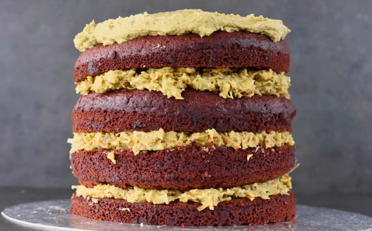 This Pistachio-Packed Vegan Dubai Chocolate Cake Is To Die For