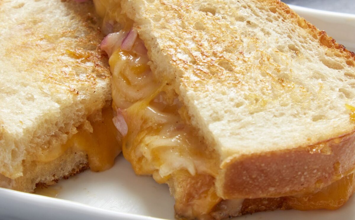 This Wisconsin Grilled Cheese Is 100% Dairy-Free