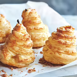 Vegan Puffed Pears With Chocolate Sauce