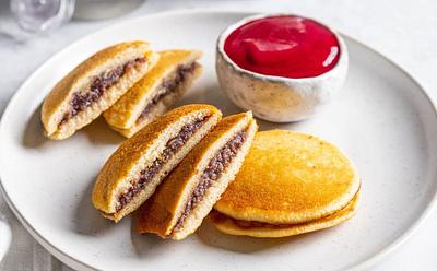 How To Make These Sweet Vegan Dorayaki Pancakes