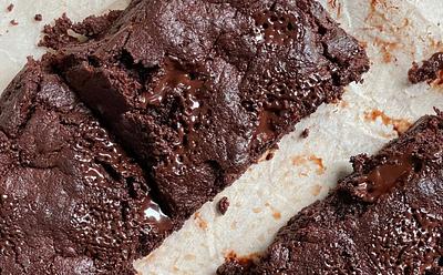These Vegan Flourless Tahini Brownies Are Fudgy Perfection (And Gluten-Free!)