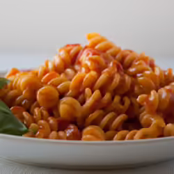 Easy Creamy Vegan Tomato Vodka Pasta