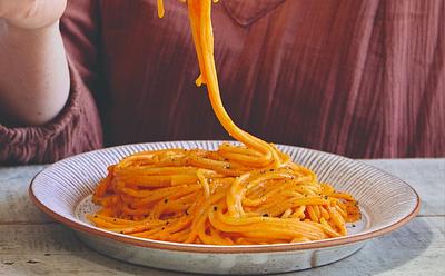 This Creamy High Protein Pepper Pasta Is Completely Vegan