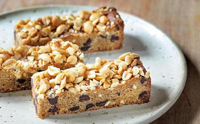 These Peanut Butter Blondies Are Completely Vegan And Gluten-Free