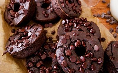 Dark Chocolate Baked Donuts