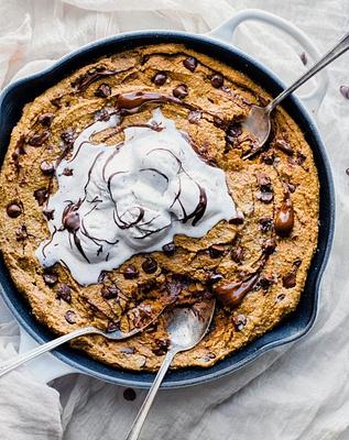 Pumpkin Chocolate Chip Skillet Cookie (Vegan, Gluten-Free)