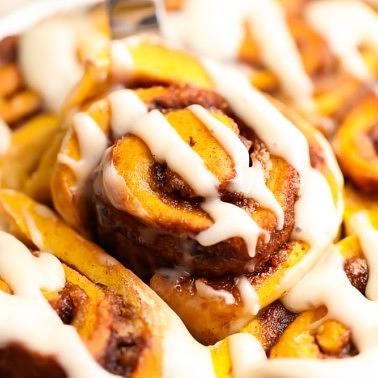 Vegan Pumpkin Cinnamon Rolls