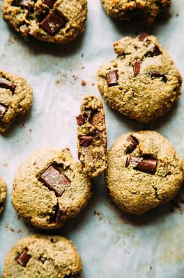 Wonder Cookies! Vegan, Grain-Free & Date-Sweetened Chocolate Chip Cookies