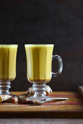 Vegan Golden Milk Turmeric Latte (the BEST Ever!)