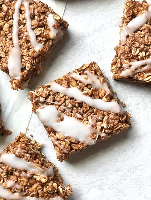 Cinnamon Roll Granola Bars