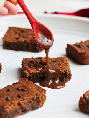 Vegan Sweet Potato Caramel Chocolate Chip Blondies