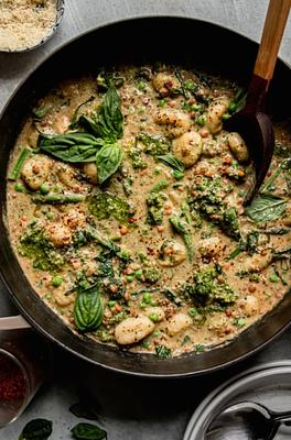 Creamy Vegan Gnocchi Skillet with Pesto, Lentils & Broccoli Rabe