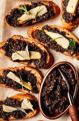 Vegan Mushroom Duxelles Crostini Appetizer