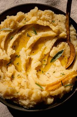 Olive Oil Mashed Potatoes with Roasted Garlic