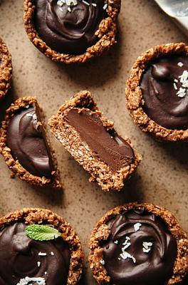 No-Bake Chocolate Mint Cups