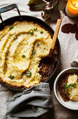 French Onion Shepherd’s Pie with Lentils & Creamy Cauliflower Potato Mash