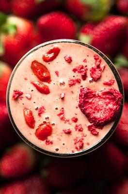 Spiced Strawberry & Goji Berry Smoothie