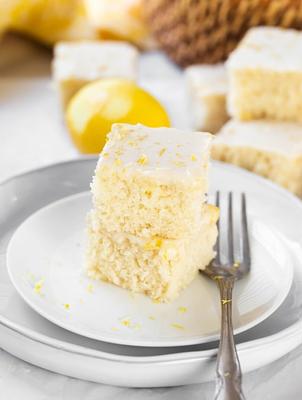 Easy Vegan Lemon Cake (6 Ingredients!)