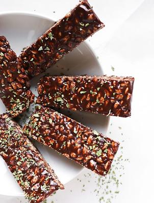 No-Bake Mint Chocolate Chip Bars