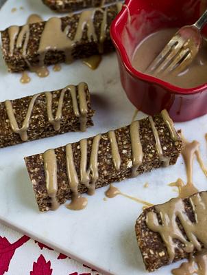 No-Bake Cinnamon Roll Spice Bars