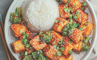 15-Minute Spicy Sweet & Sour Tofu Broccoli Stir Fry