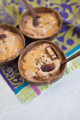 Vegan ‘Snickers’ Smoothie Bowl