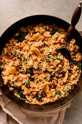One-Pot Spinach Artichoke Orzo with Chickpeas (Vegan)