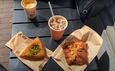 Inside Amsterdam’s Vegan Food Scene: A Tour of the City’s Best Plant-Based Eats