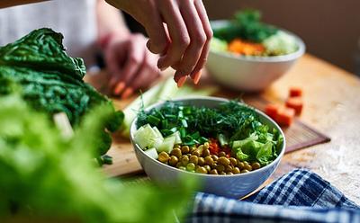 5 Powerful Habits To Stay Healthy And Plant-Based In A Junk Food World