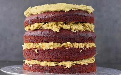 This Pistachio-Packed Vegan Dubai Chocolate Cake Is To Die For