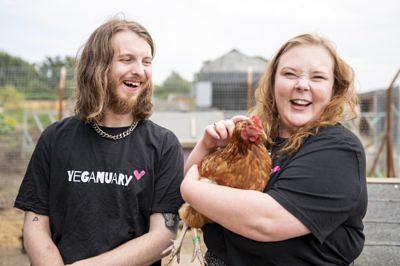 Stars declare their favourite plant-based chicken as they urge everyone to “Choose Chicken-Free”